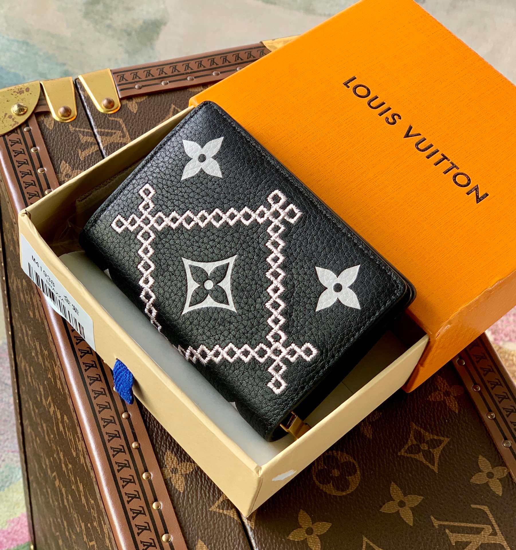 lv wallets black