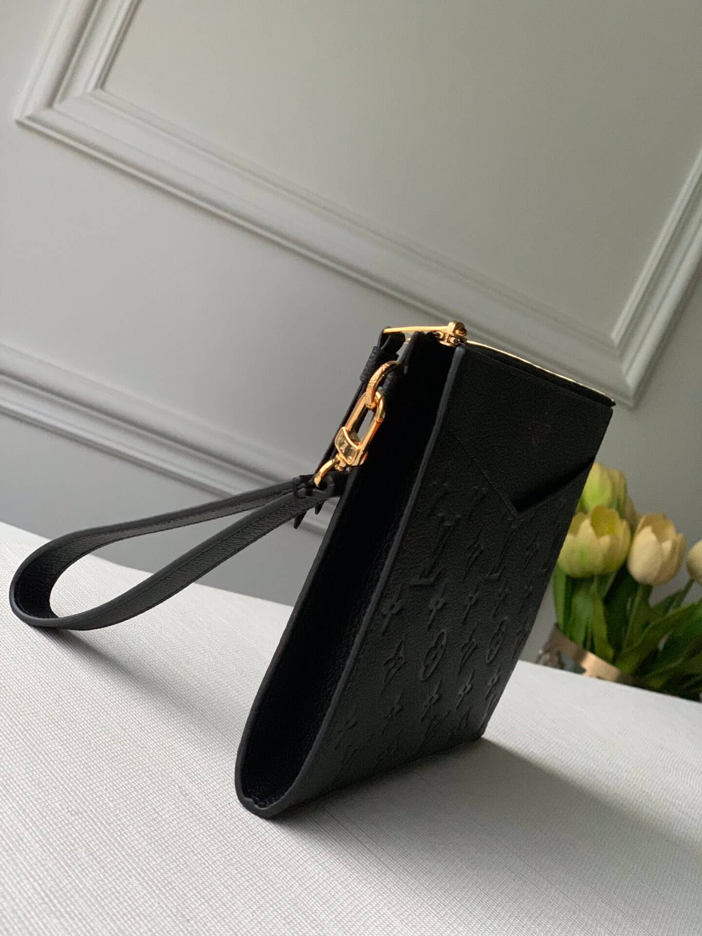 black M68705 purse POCHETTE MÉLANIE 