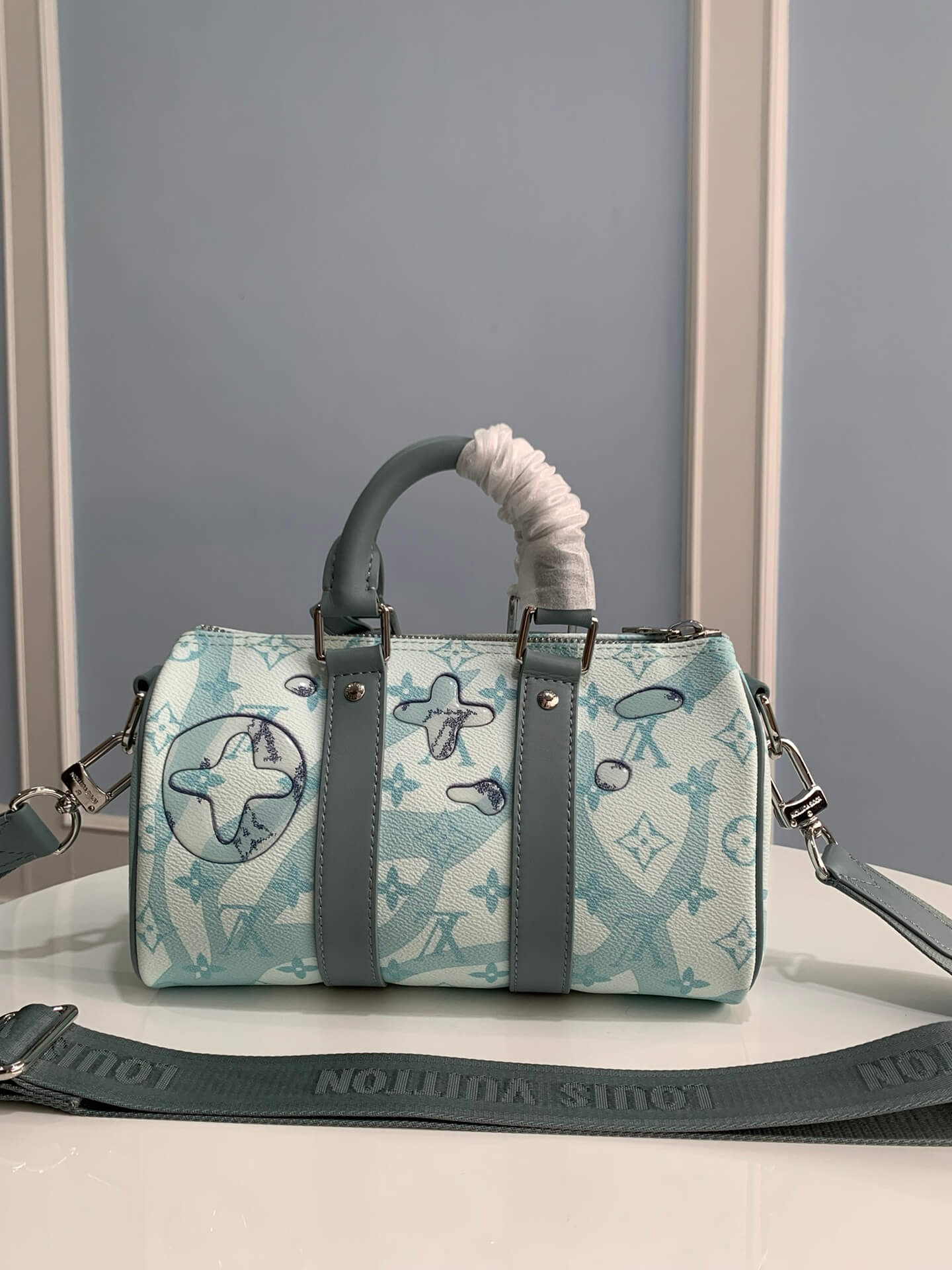 M22527 NEW Keepall Bandouliere 25 Light blue