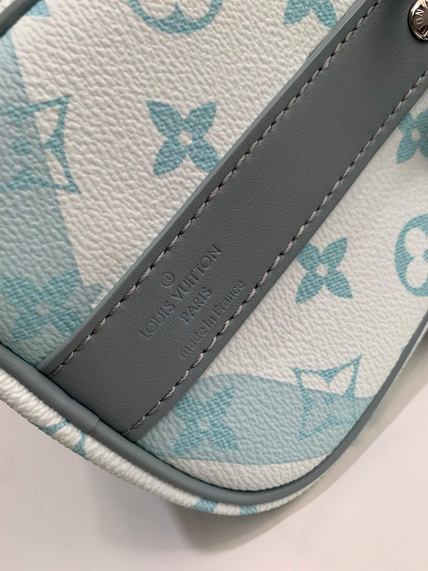 M22527 NEW Keepall Bandouliere 25 Light blue