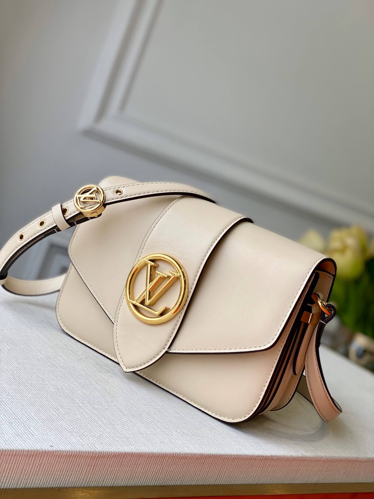 M55950 PONT 9 handbag cream smooth leather