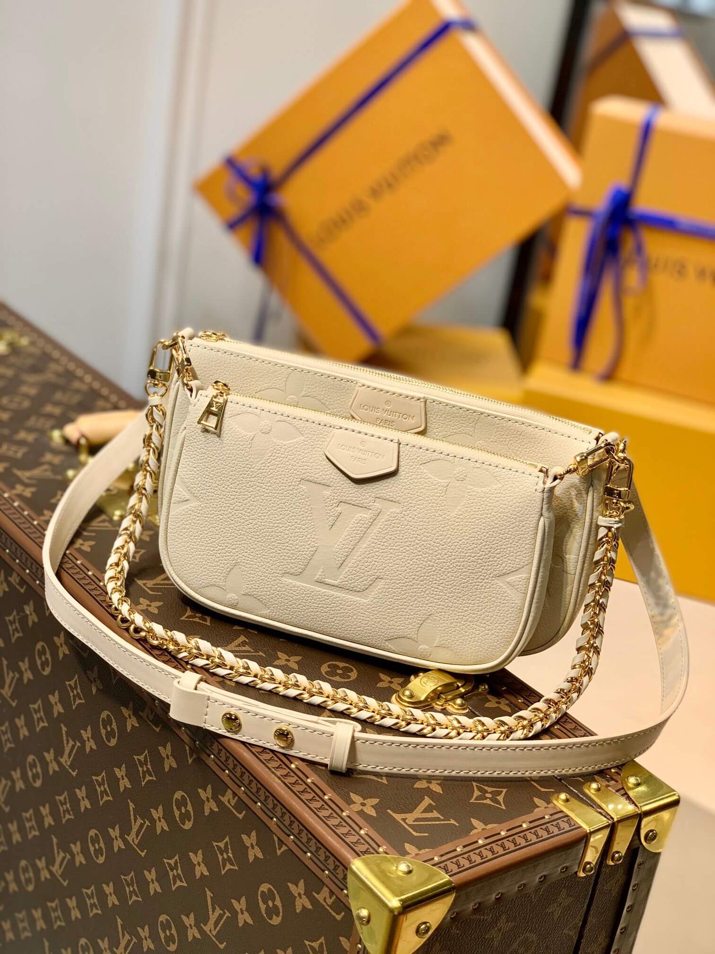 M57631 Multi Pochette Accessoires cross body bags shoulder bag dirty white calfskin Monogram