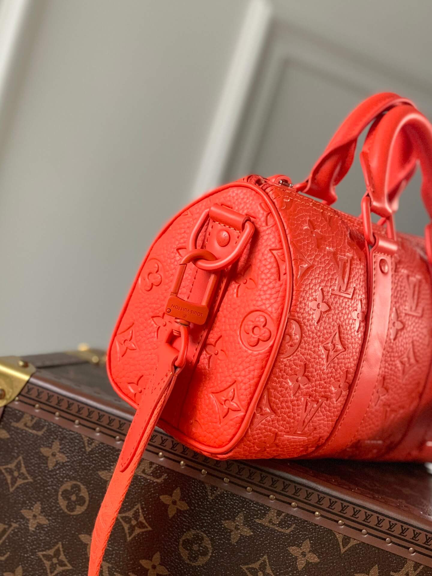 M20900 KEEPALL BANDOULIÈRE 25 Embossing red