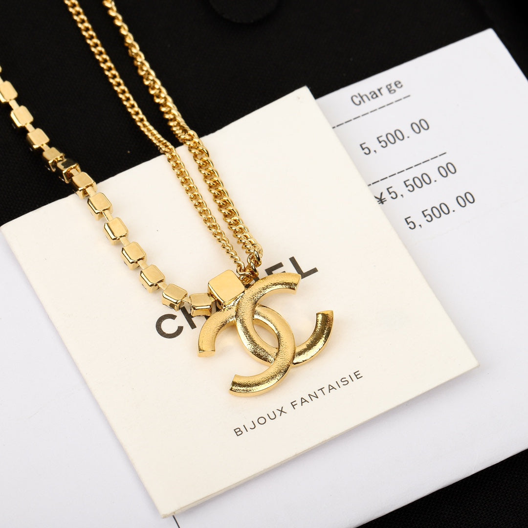 Chanel24's latest vintage necklace with a high-end double chain collarbone chain XLA43