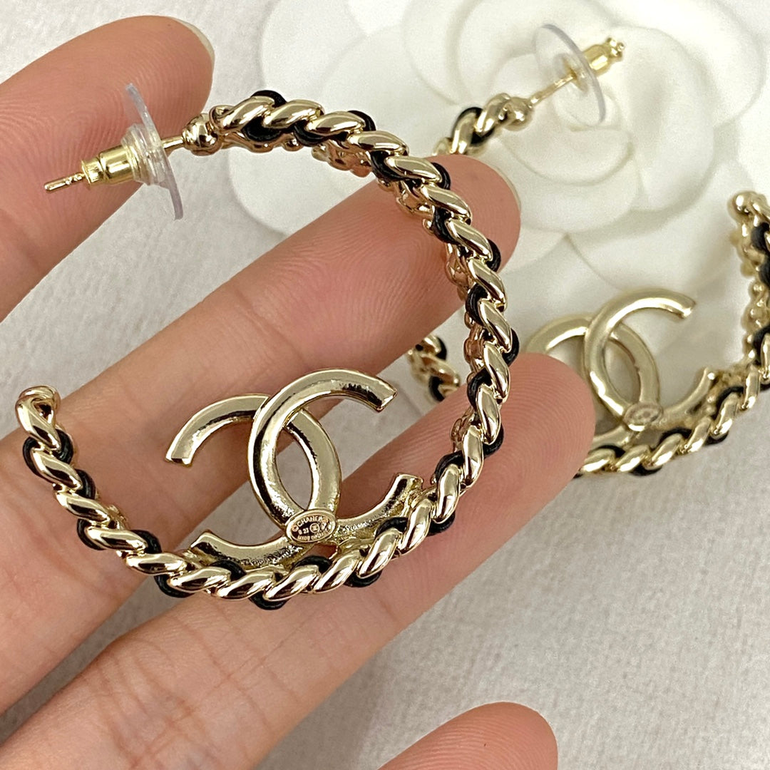 Chanel's new hollow double C earrings EH13168A60