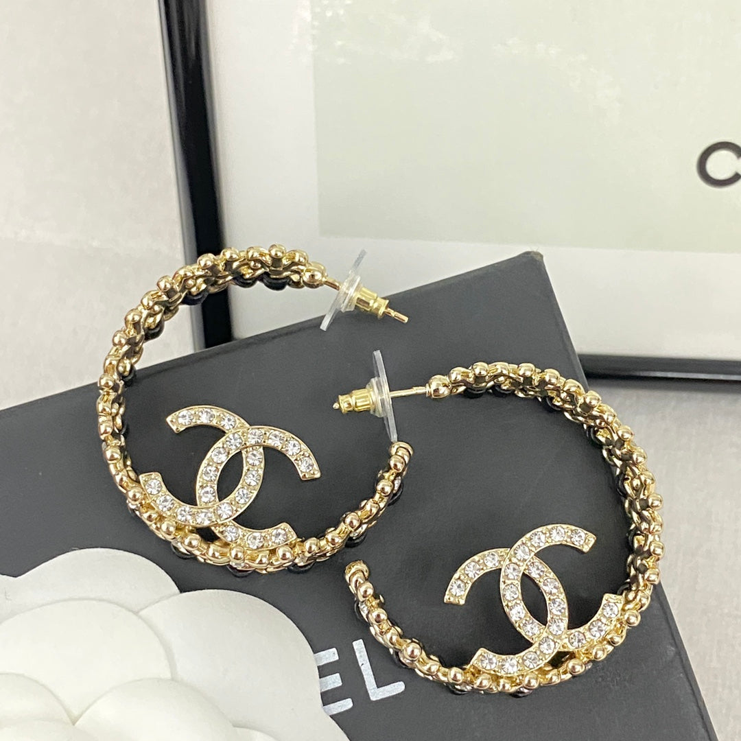 Chanel's new hollow double C earrings EH13168A60