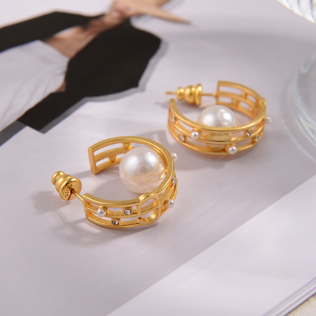 New Gold Premium CD Hollow Pearl Earrings EHA128