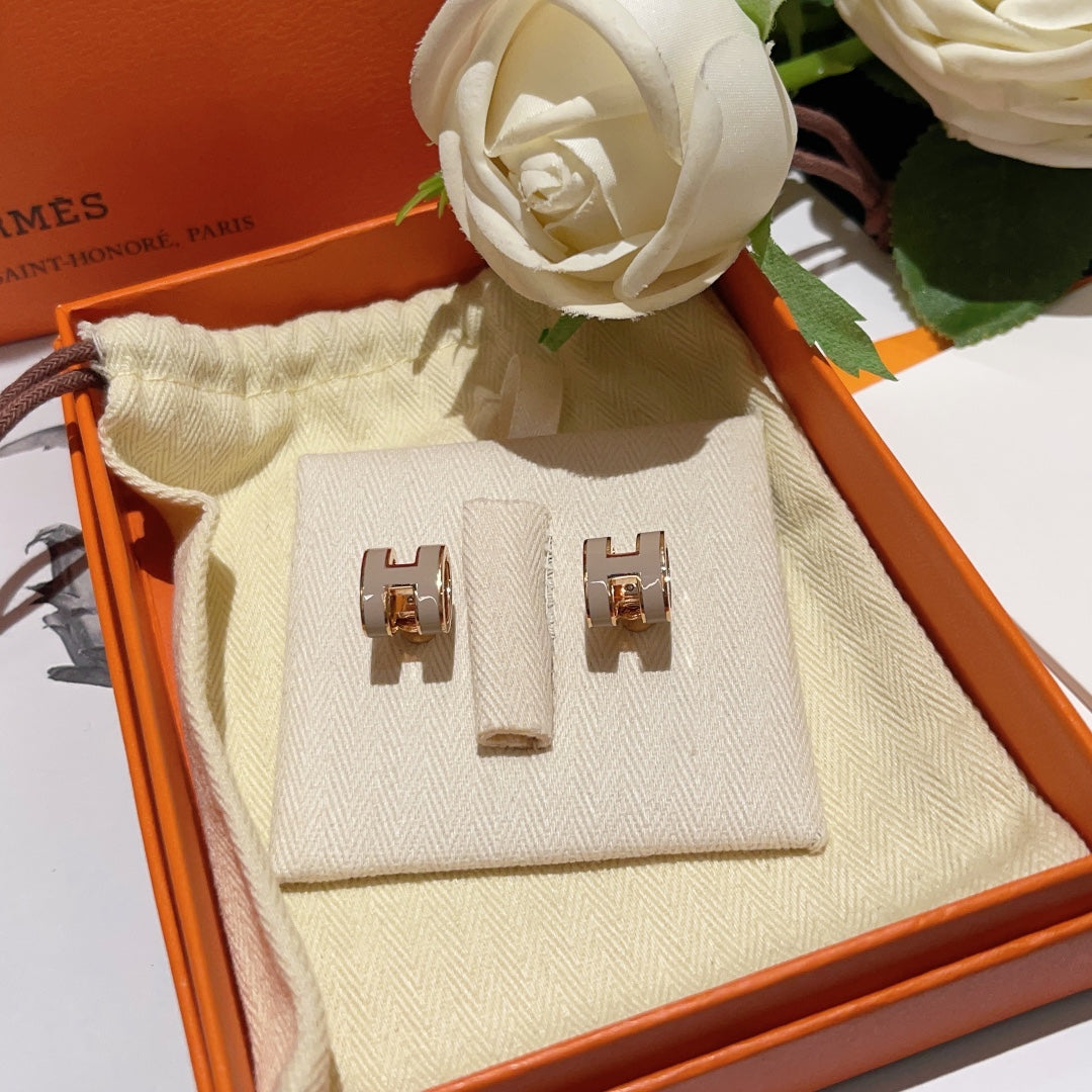 H enamel white thick plated 18k rose gold earrings EHC50