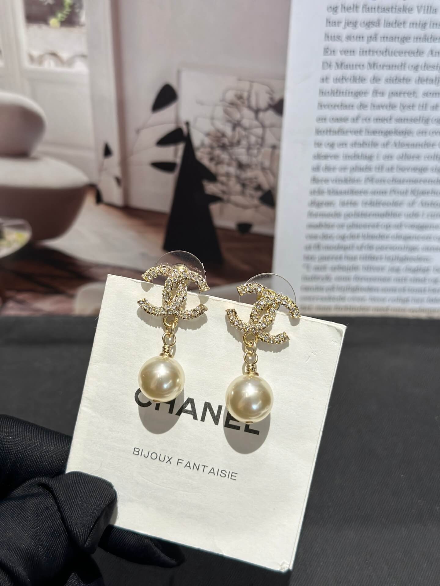 Chanel's high-end sense niche new trendy pearl pendant earrings EHC2