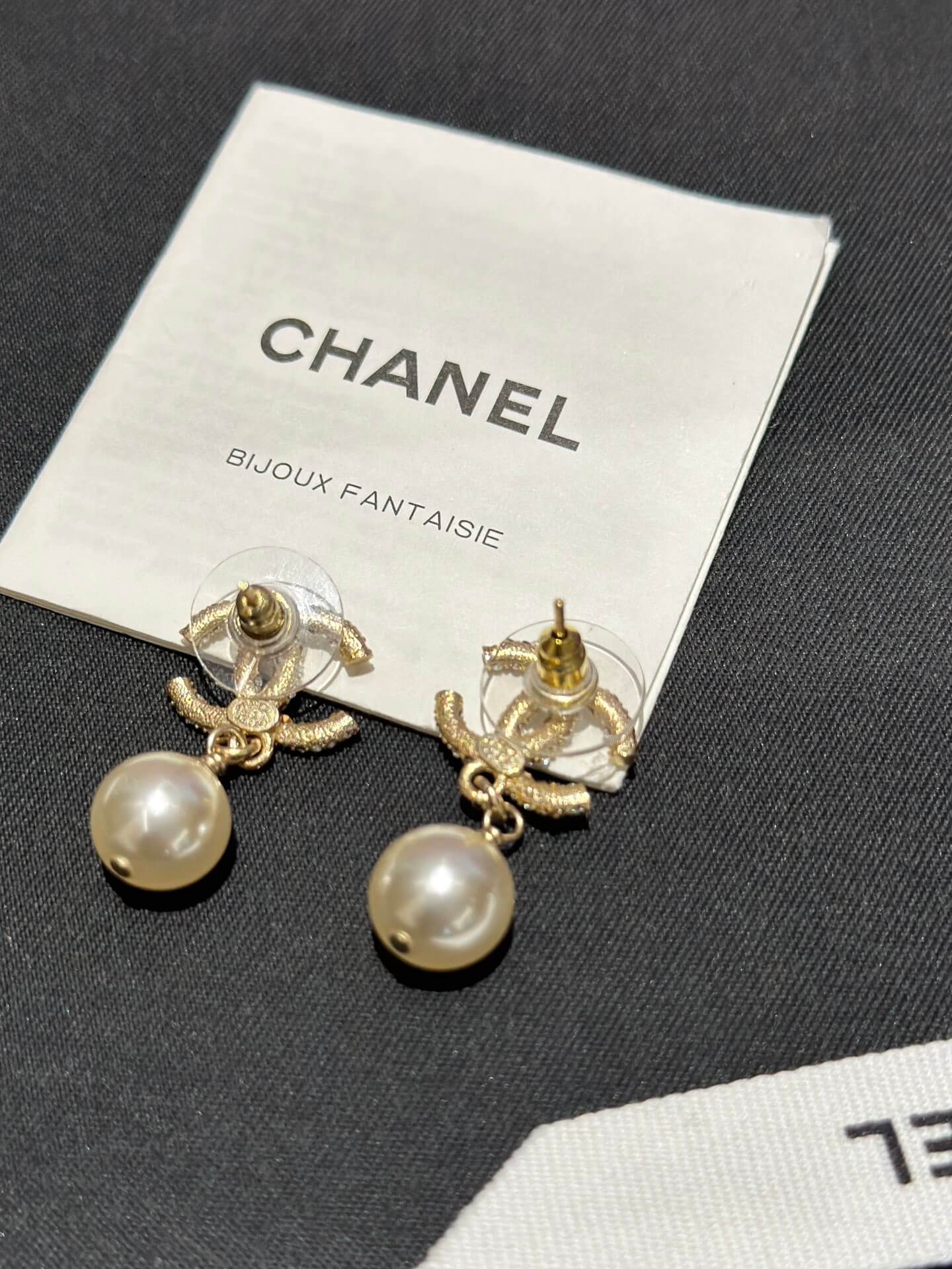 Chanel's high-end sense niche new trendy pearl pendant earrings EHC2