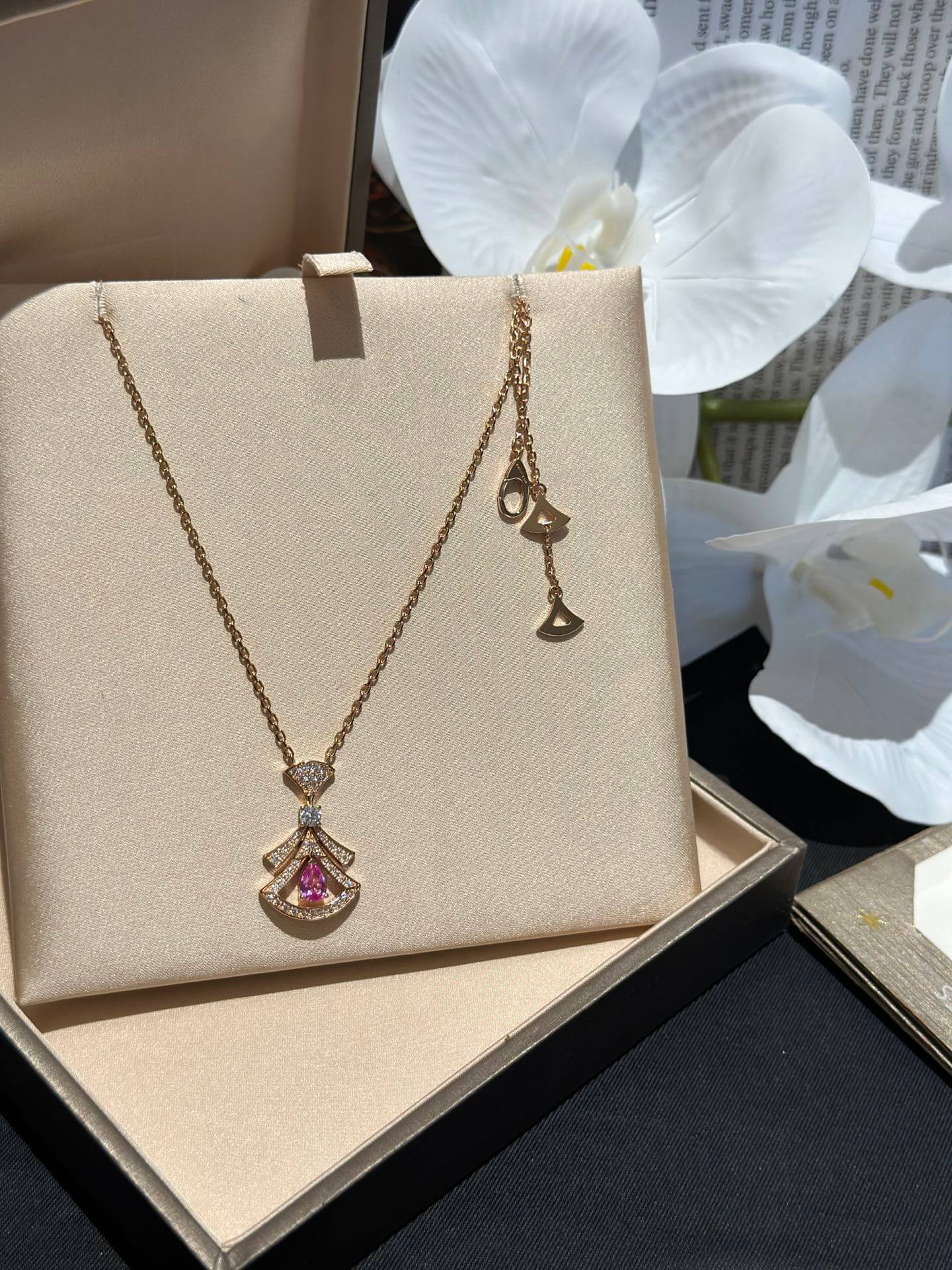 High end popular high-end fan shaped diamond rose gold necklace in Europe and America XLC25