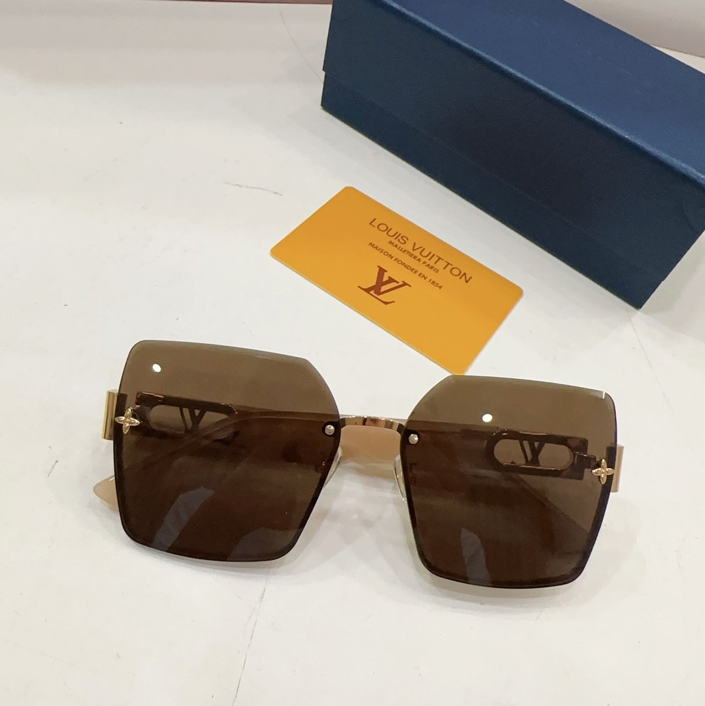 Louis Vuitton square large frame premium sunglasses with UV protection YJB8