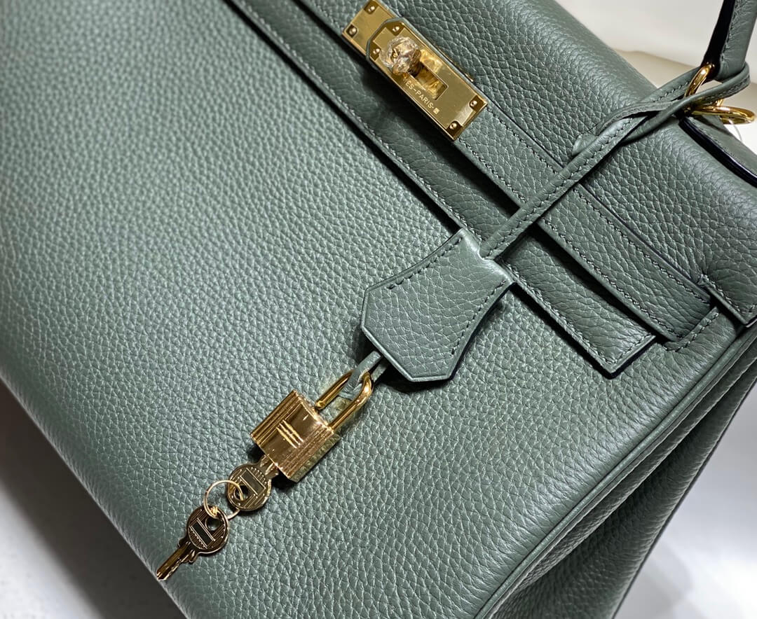 HM Kelly togo calfskin leather almond green cotton thread