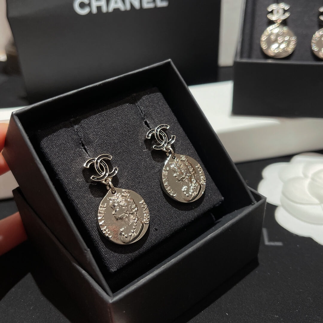 CHA KF061602 iconic earrings Free shipping